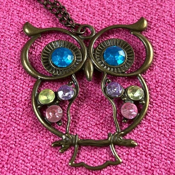 Cute, Quirky Owl Necklace - Picture 1 of 5